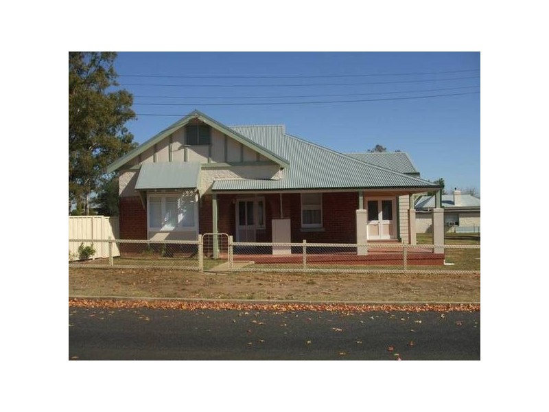 52 Brisbane Avenue, Cowra NSW 2794