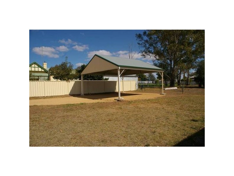 52 Brisbane Avenue, Cowra NSW 2794