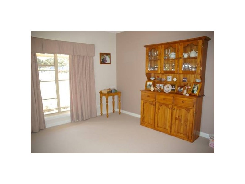 15 Battalion Drive, Cowra NSW 2794