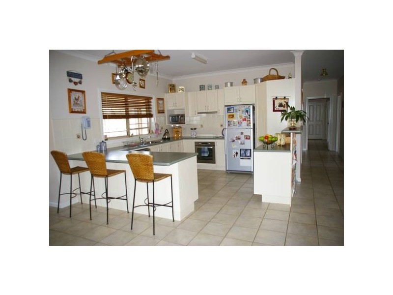 15 Battalion Drive, Cowra NSW 2794