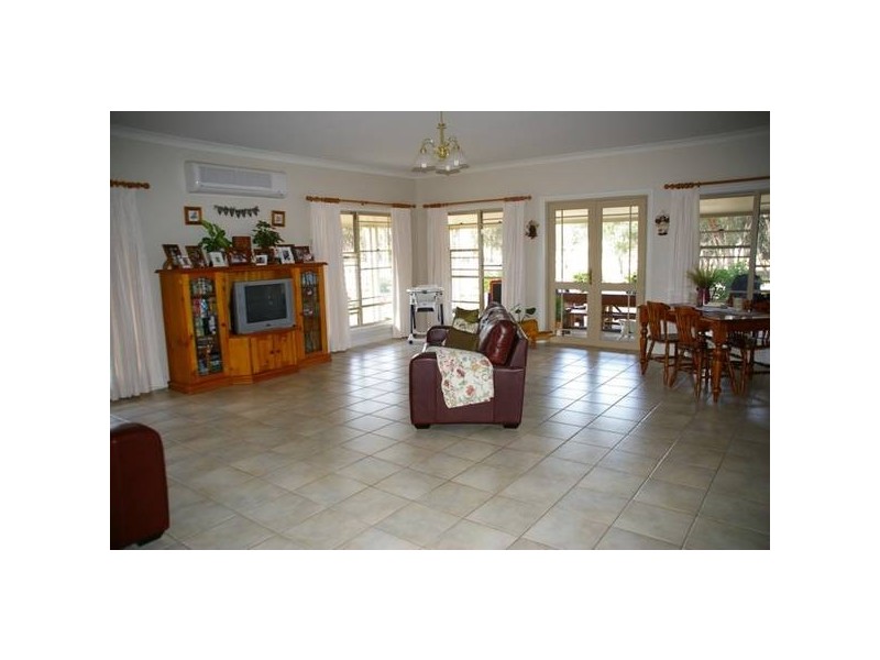 15 Battalion Drive, Cowra NSW 2794