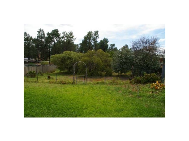 24 Eulo Street, Cowra NSW 2794