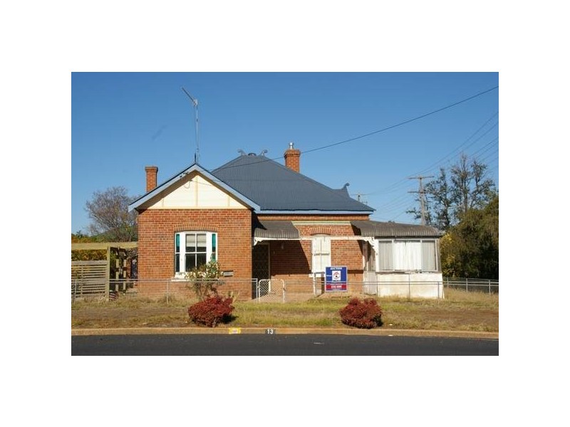 13 Brougham Street, Cowra NSW 2794