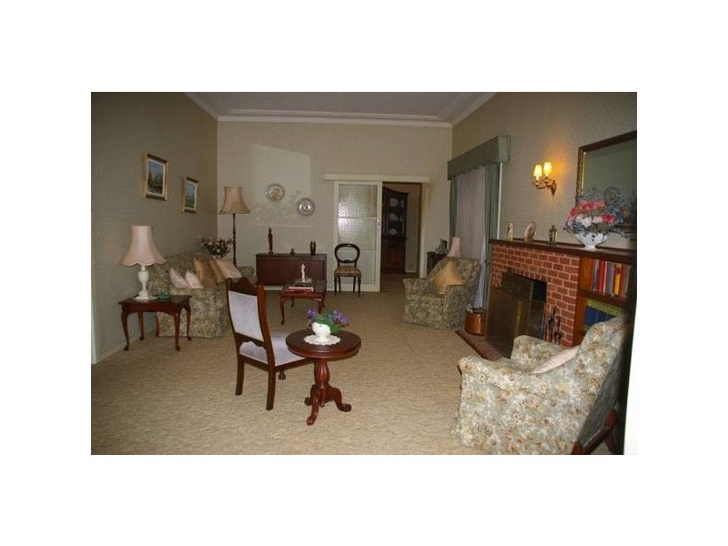 80 Grenfell Road, Cowra NSW 2794