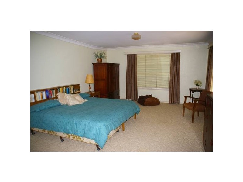 80 Grenfell Road, Cowra NSW 2794