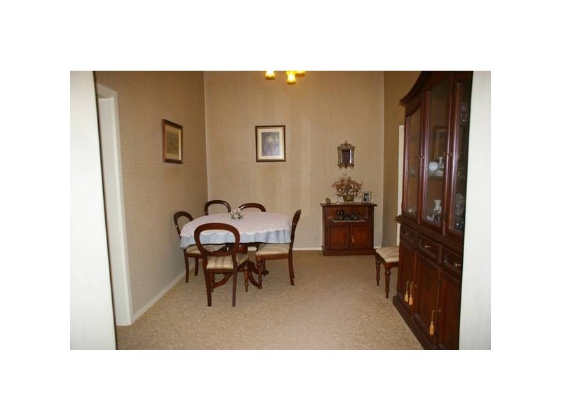 80 Grenfell Road, Cowra NSW 2794