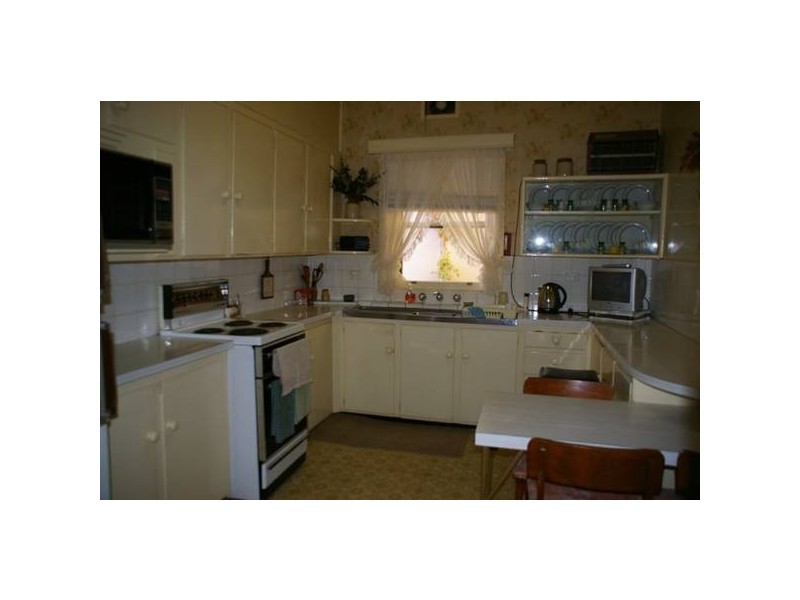 80 Grenfell Road, Cowra NSW 2794