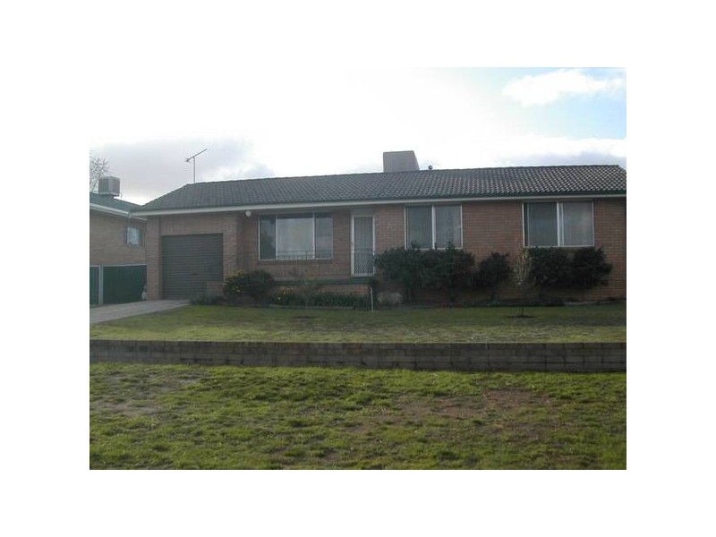 2 Comerford Street, Cowra NSW 2794