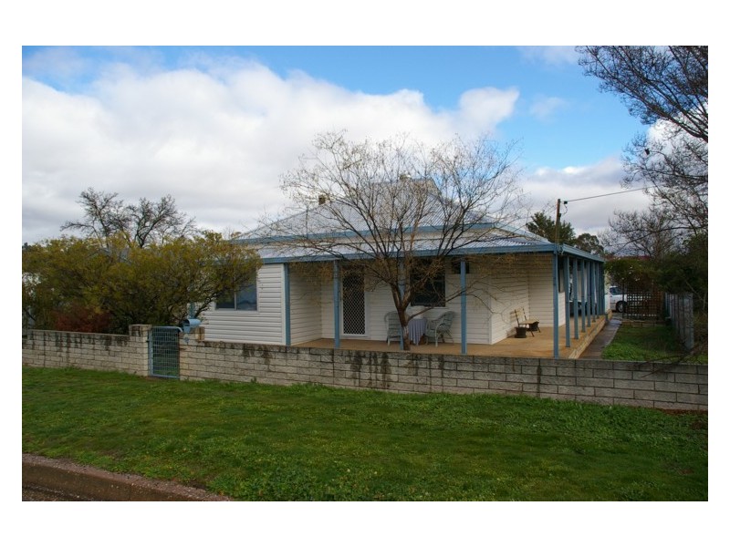 54 Darling Avenue, Cowra NSW 2794