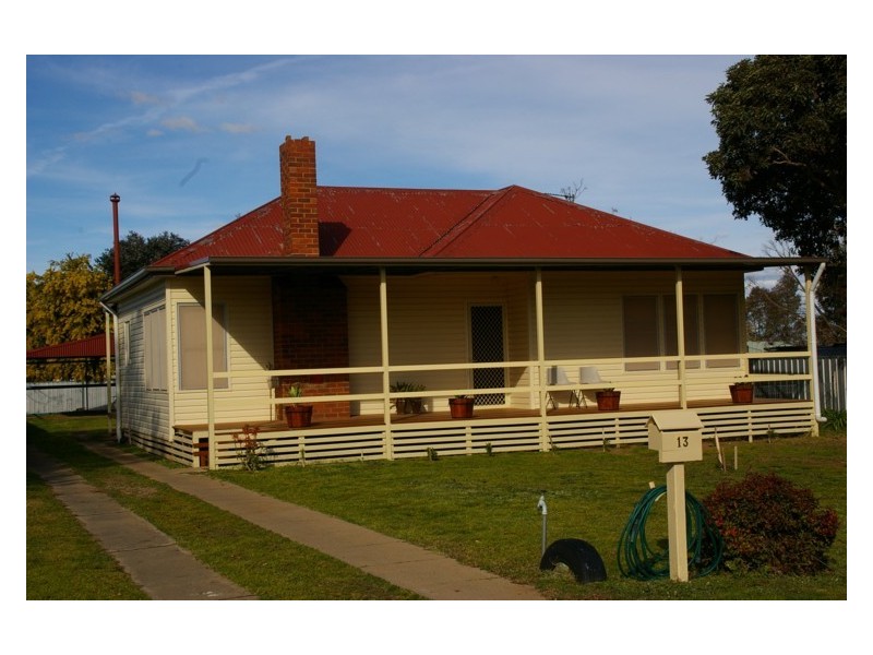 13 Thomas Street, Cowra NSW 2794
