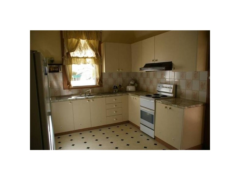 2 Parkes Street, Cowra NSW 2794
