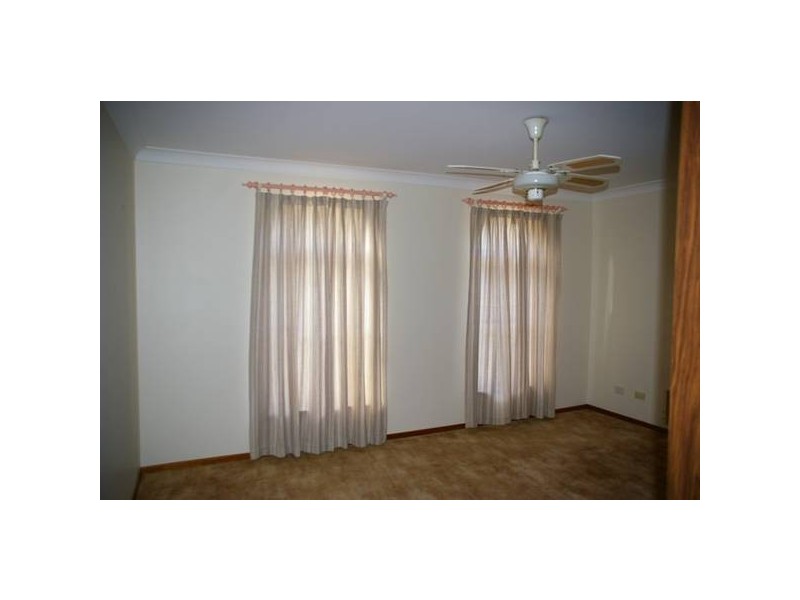 10 Phillips Street, Cowra NSW 2794