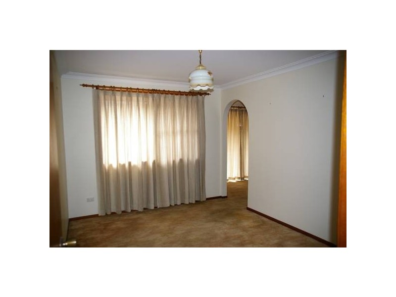 10 Phillips Street, Cowra NSW 2794