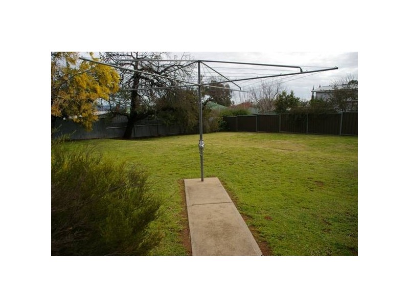 10 Phillips Street, Cowra NSW 2794