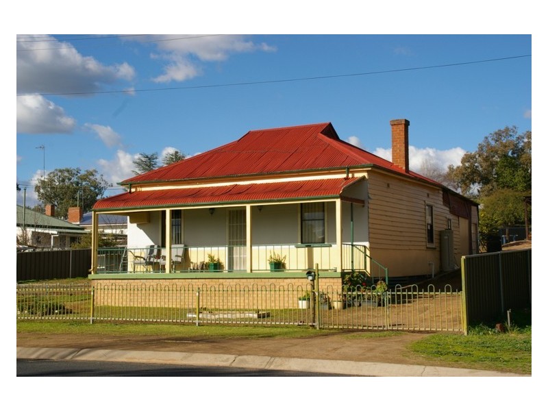 99 Taragala Street, Cowra NSW 2794