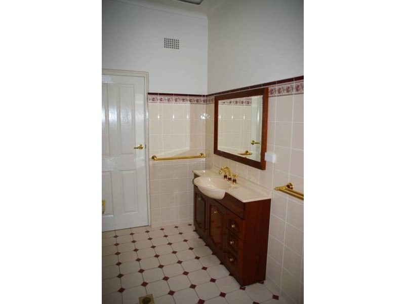 29 Macassar Street, Cowra NSW 2794