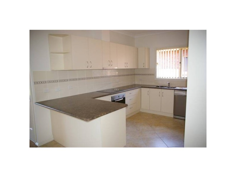 Unit 2/ Cnr Amie & Binni Streets, Cowra NSW 2794