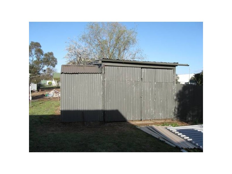 2 Edwards Square, Greenethorpe NSW 2809
