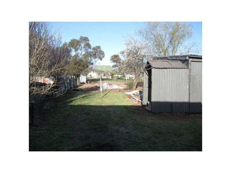 2 Edwards Square, Greenethorpe NSW 2809