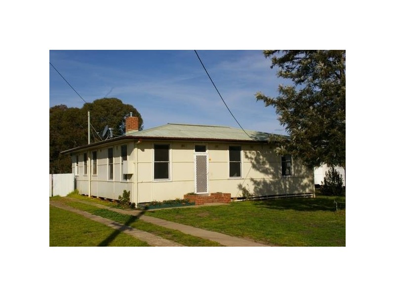 27 Fitzroy Avenue, Cowra NSW 2794