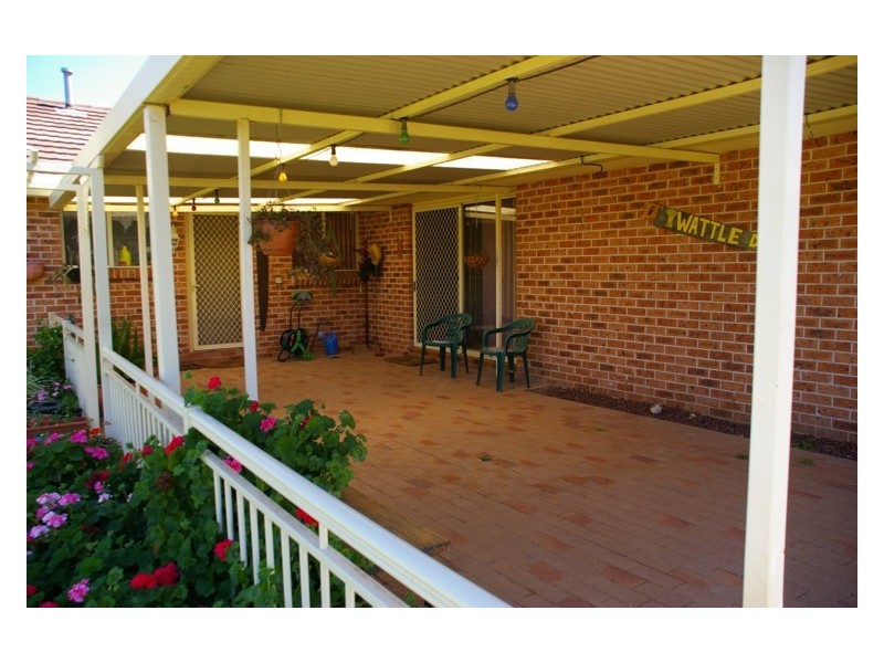 9 Eucalypt Close, Cowra NSW 2794