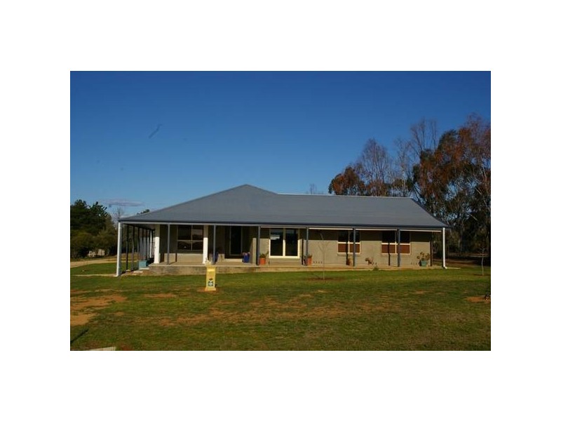 17 River Park Road, Cowra NSW 2794