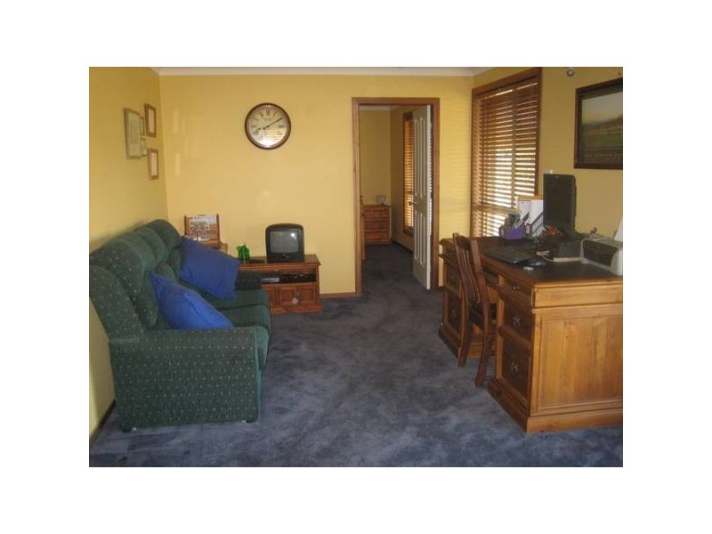 17 River Park Road, Cowra NSW 2794
