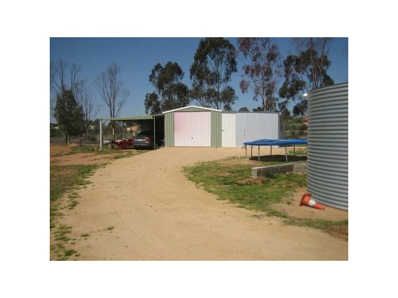 17 River Park Road, Cowra NSW 2794
