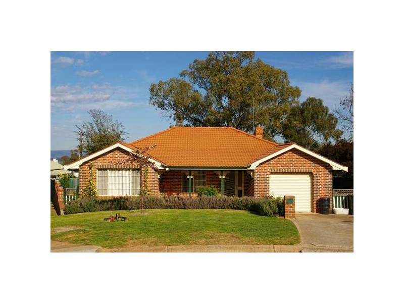 10 Appian Way, Cowra NSW 2794