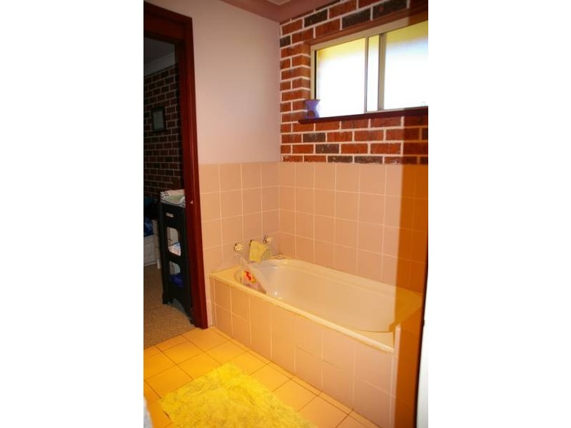 10 Appian Way, Cowra NSW 2794