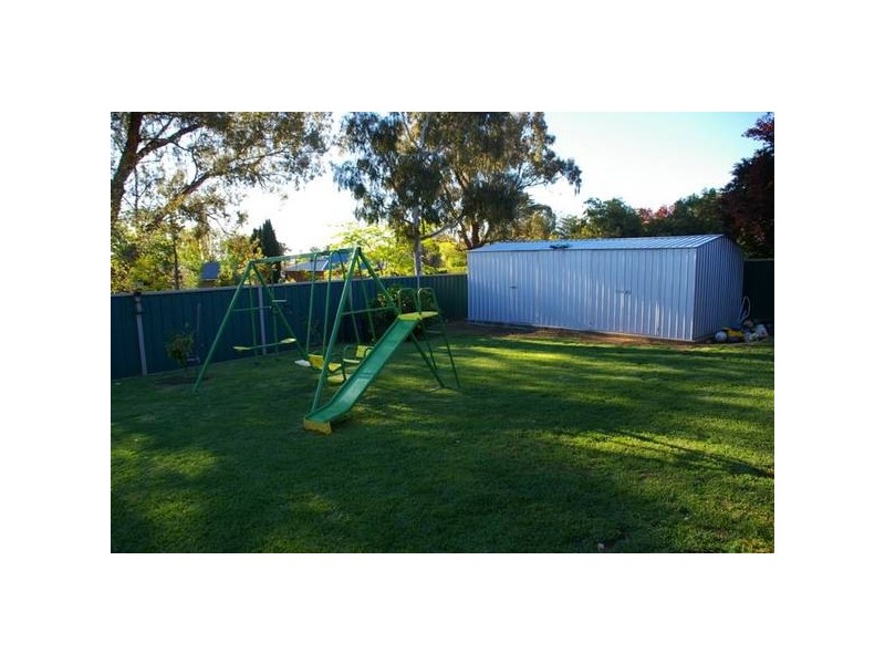 10 Appian Way, Cowra NSW 2794