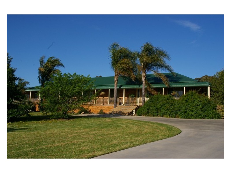 8 Gower Hardy Circuit, Cowra NSW 2794