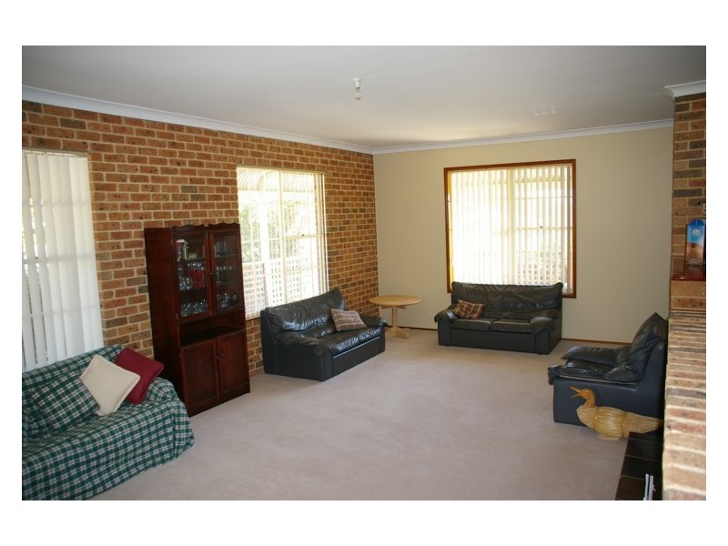 8 Gower Hardy Circuit, Cowra NSW 2794