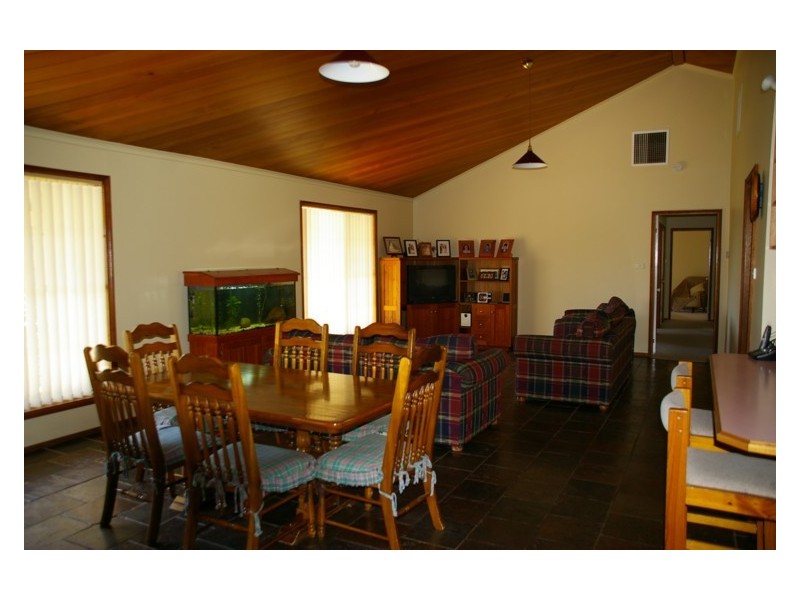 8 Gower Hardy Circuit, Cowra NSW 2794