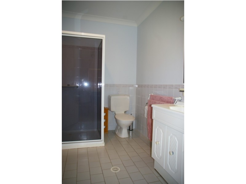 8 Gower Hardy Circuit, Cowra NSW 2794
