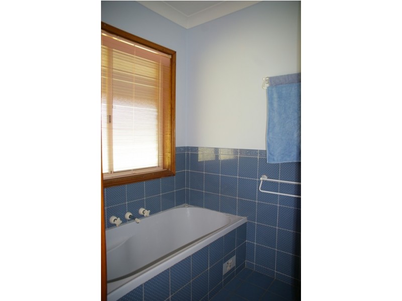 8 Gower Hardy Circuit, Cowra NSW 2794