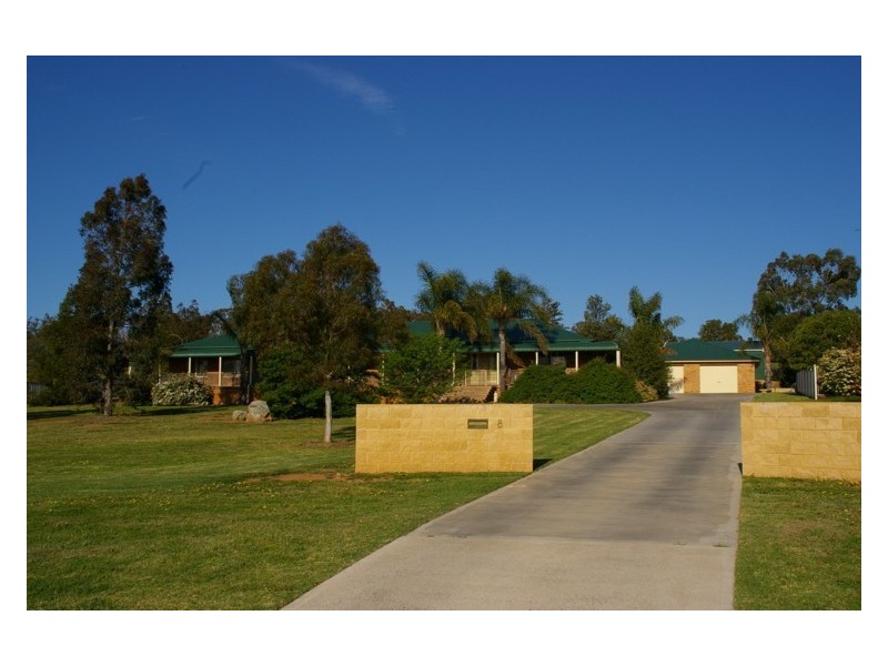 8 Gower Hardy Circuit, Cowra NSW 2794