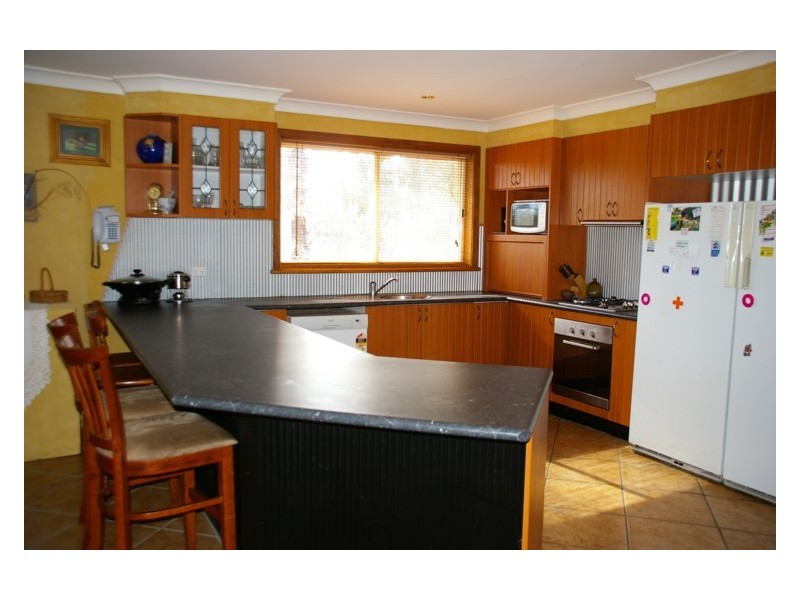 6 Mary Road, Cowra NSW 2794
