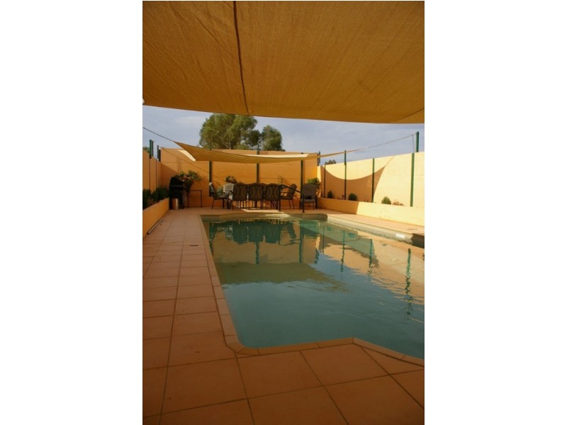 6 Mary Road, Cowra NSW 2794