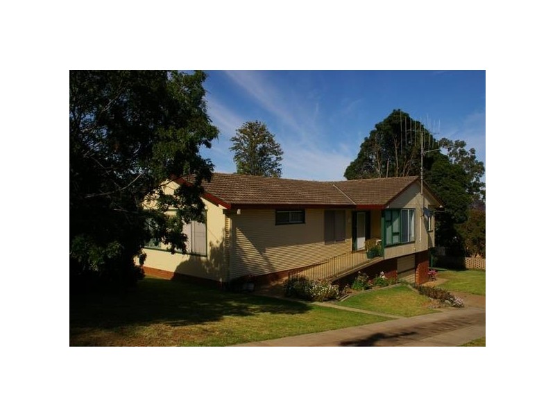 12 Henderson Street, Cowra NSW 2794