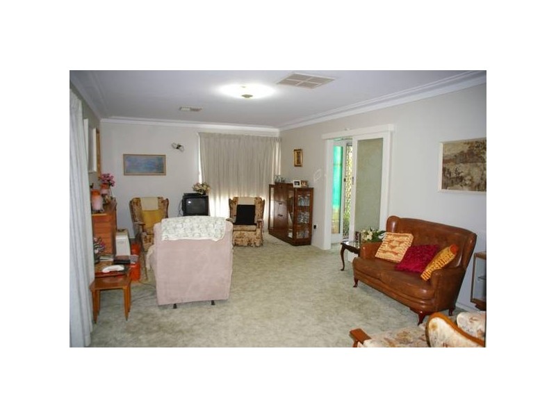 12 Henderson Street, Cowra NSW 2794