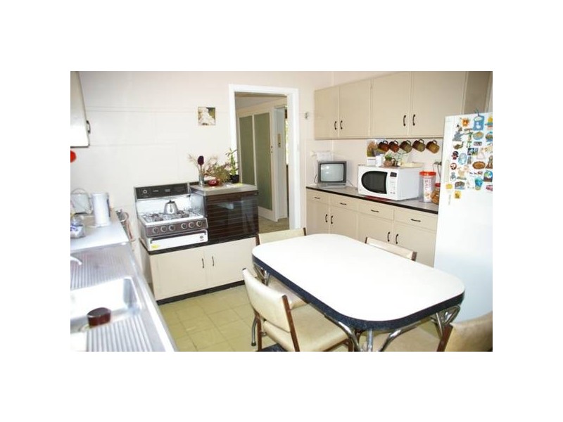 12 Henderson Street, Cowra NSW 2794