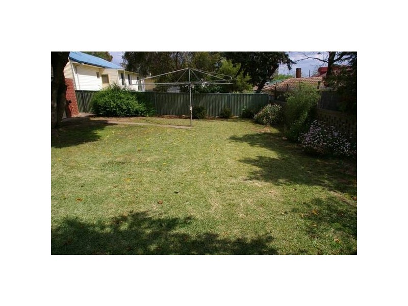 12 Henderson Street, Cowra NSW 2794