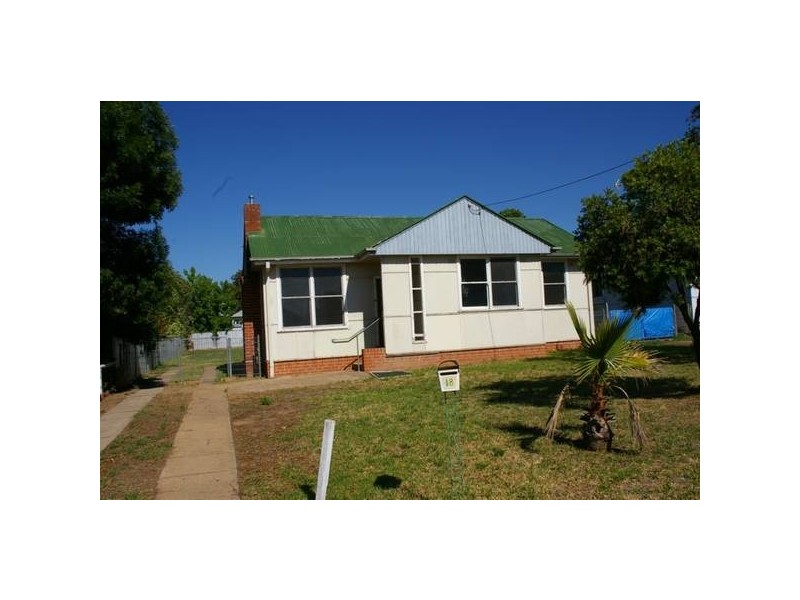 18 Fitzroy Avenue, Cowra NSW 2794