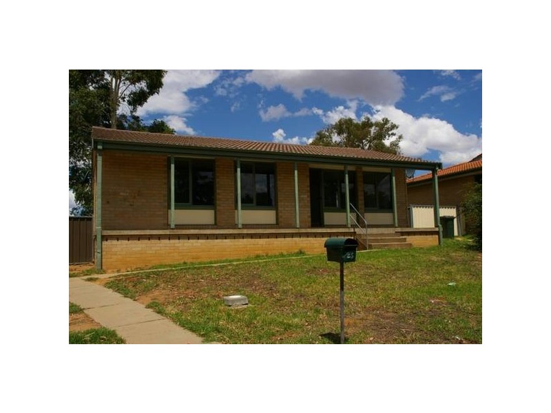 25 Jindalee Circuit, Cowra NSW 2794