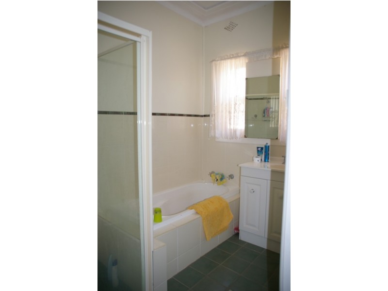 75 Macquarie Street, Cowra NSW 2794