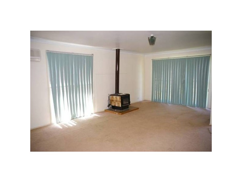 100 Lyall Street, Cowra NSW 2794