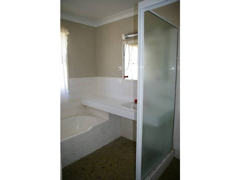 100 Lyall Street, Cowra NSW 2794