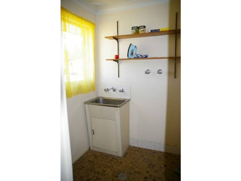 100 Lyall Street, Cowra NSW 2794