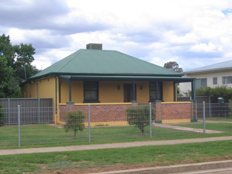 9 Victor Street, Cowra NSW 2794